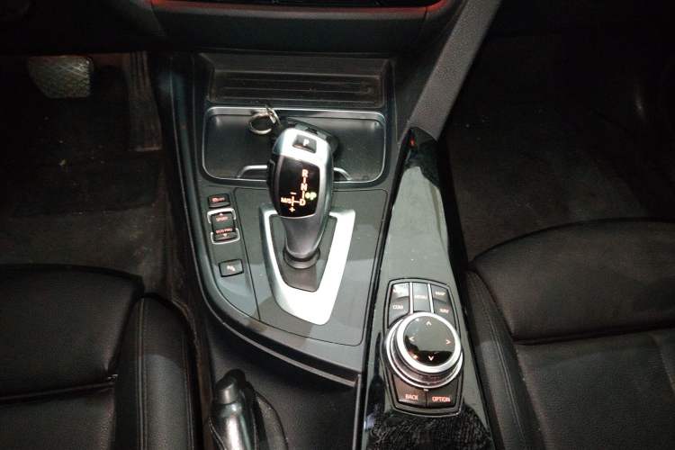 Used BMW 3 Series GT 2019 320i Sport Edition Gear Lever