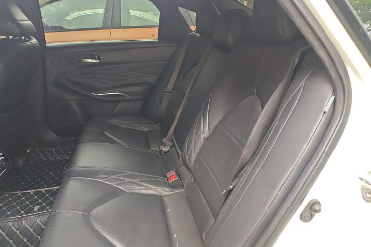 Used Toyota Avalon 2019 2.5L Touring Premium Version China VI Standard Left Rear Seat