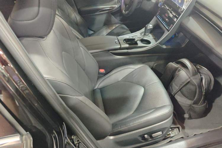 Used Toyota Avalon 2019 Dual-Engine 2.5L Luxury Edition China VI Standard