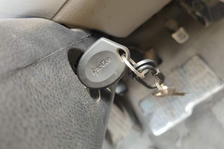 Used Wuling Rongguang 2011 1.2L Base Version
