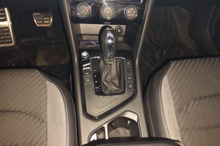 Used Volkswagen Tharu 2020 280TSI Two-Wheel Drive R-Line China VI Standard
