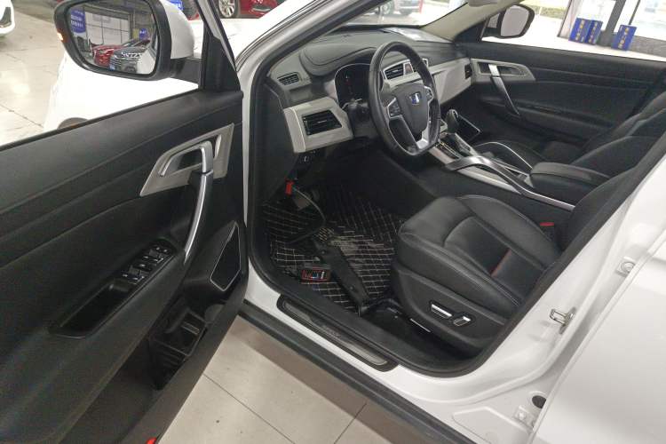 Used Geely Auto Emgrand X7 Sport 2018 1.8TD Automatic Two-Wheel Drive Smart Connect 4G Internet Edition Driver Seat