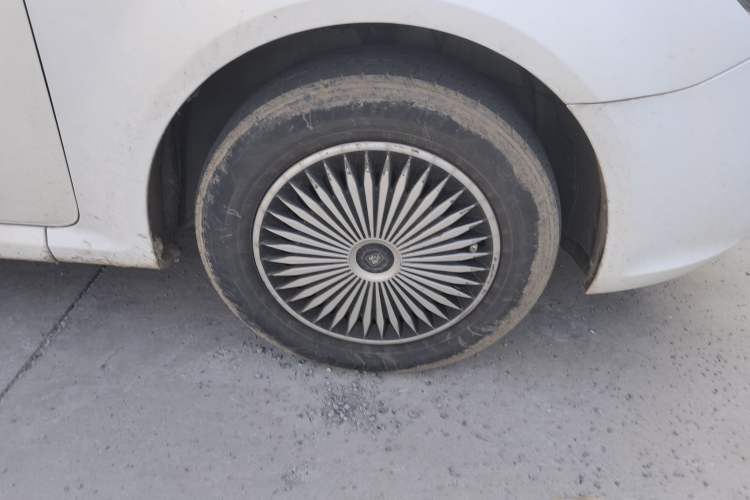 Used Roewe 350 2014 1.5L Automatic Xunda Edition Right Front Wheel Hub