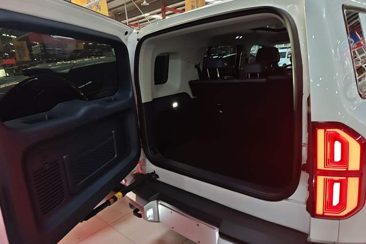 Used Formula Leopard 5 2023 Explore Edition