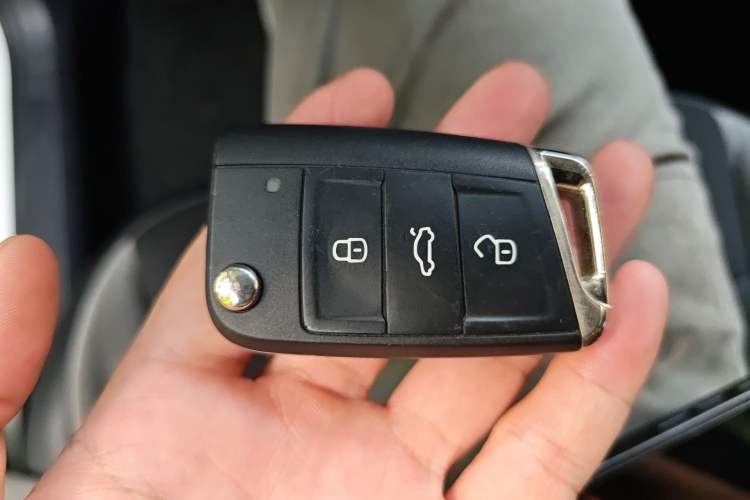 Used Volkswagen T-ROC 2018 230TSI DSG Two-Wheel Drive Advanced Version China V Standard Vehicle Key