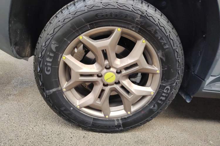 Used JETOUR Traveler 2023 2.0T Four-Wheel Drive Conqueror Right Rear Wheel Hub