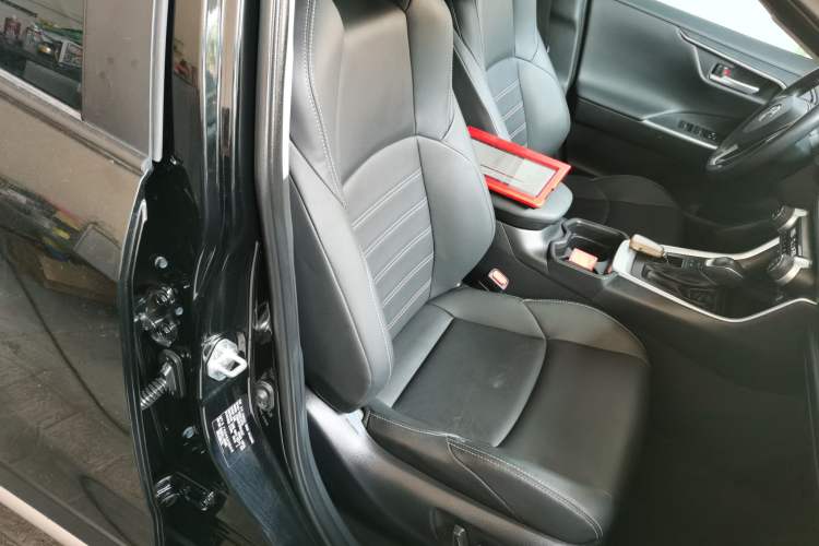 Used Toyota Wildlander 2023 2.0L CVT Two-Wheel Drive Luxury PLUS Edition
