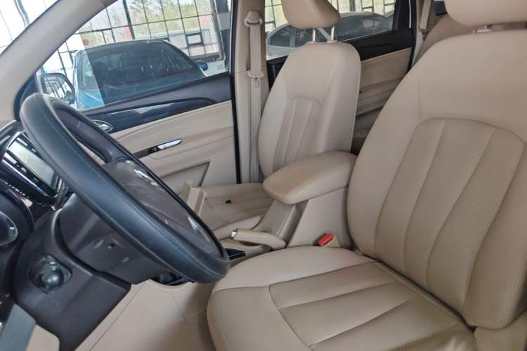 Used Baojun 730 2016 1.5L Manual Comfort Version 7 Seats China V Emission Standard Left Front Seat