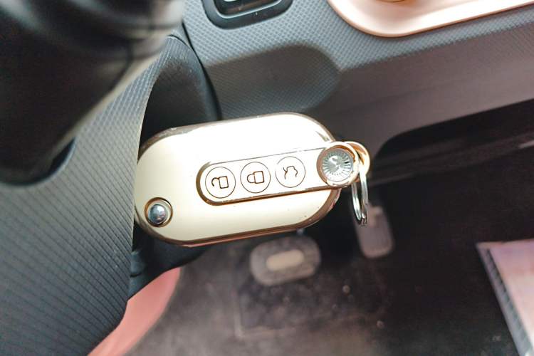 Used Wuling Hongguang MINIEV 2022 Macaron Premium Model – Lithium Iron Phosphate Vehicle Key