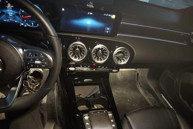 Used Mercedes-Benz A-Class 2022 Restyled A 200 L Sport Sedan Fashion Version
