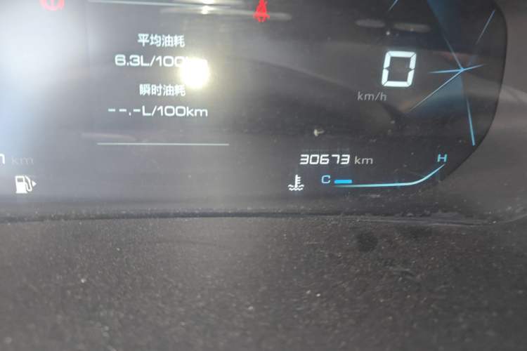 Used Baojun 530 2020 1.5T Manual Comfort Version 6 Seats Odometer Close Up