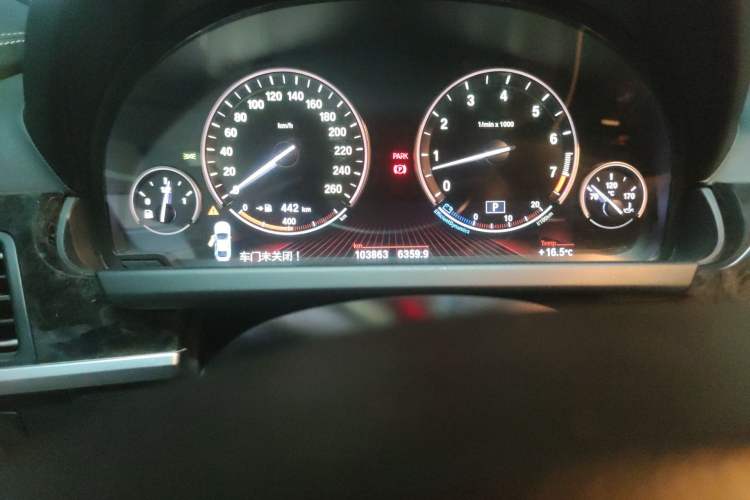 Used BMW 6 Series 2012 640i two-door coupe Odometer Close Up