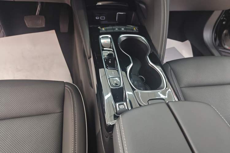 Used Buick Envision 2023 Encore Plus 652T Five-Seat Luxury Model Gear Lever