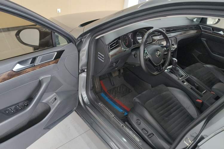 Used Volkswagen Magotan 2017 380TSI DSG Luxury Model Driver Seat