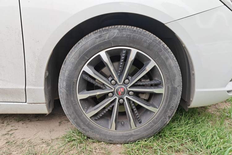 Used Roewe i5 2019 1.5L Automatic 4G Connected Linghao Flagship Edition Right Front Wheel Hub