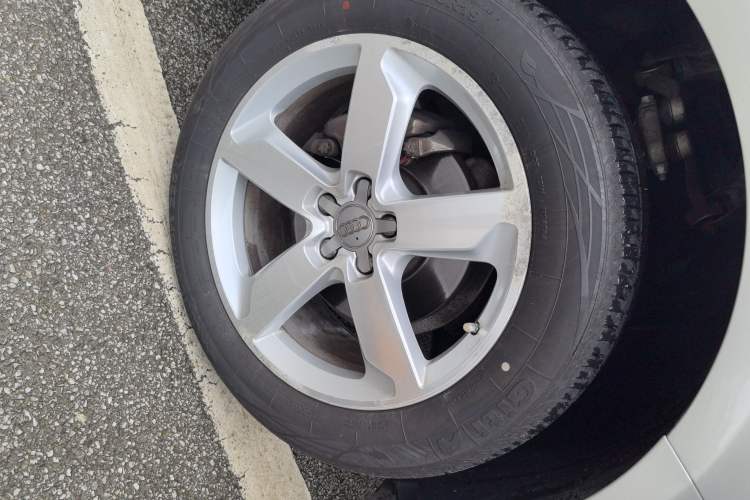 Used Audi Q5 2017 40 TFSI Ambition Edition Left Front Wheel Hub