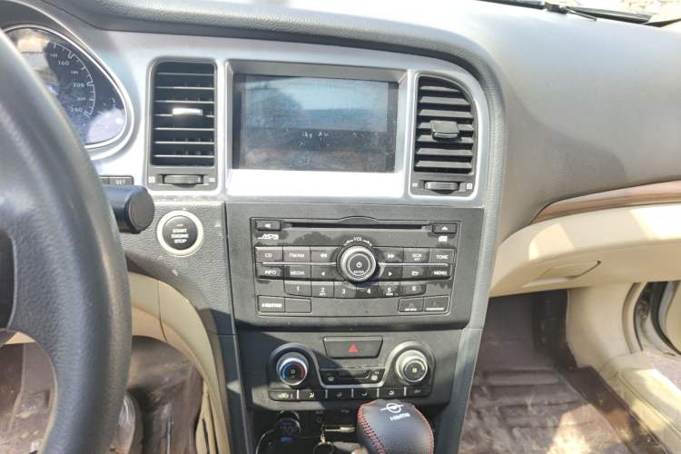 Used Haima M8 2017 1.8T Automatic Model Audio And AC Panel