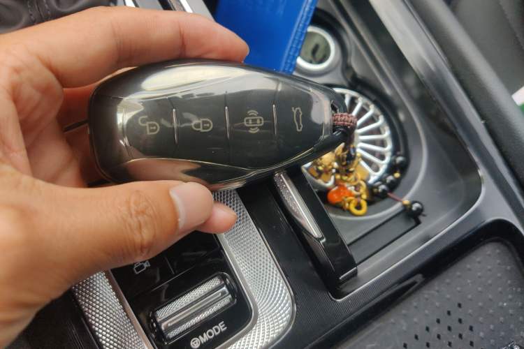 Used Hongqi H5 2025 2.0T Automatic Flag Edition – 500 000 Units Commemorative Version Vehicle Key