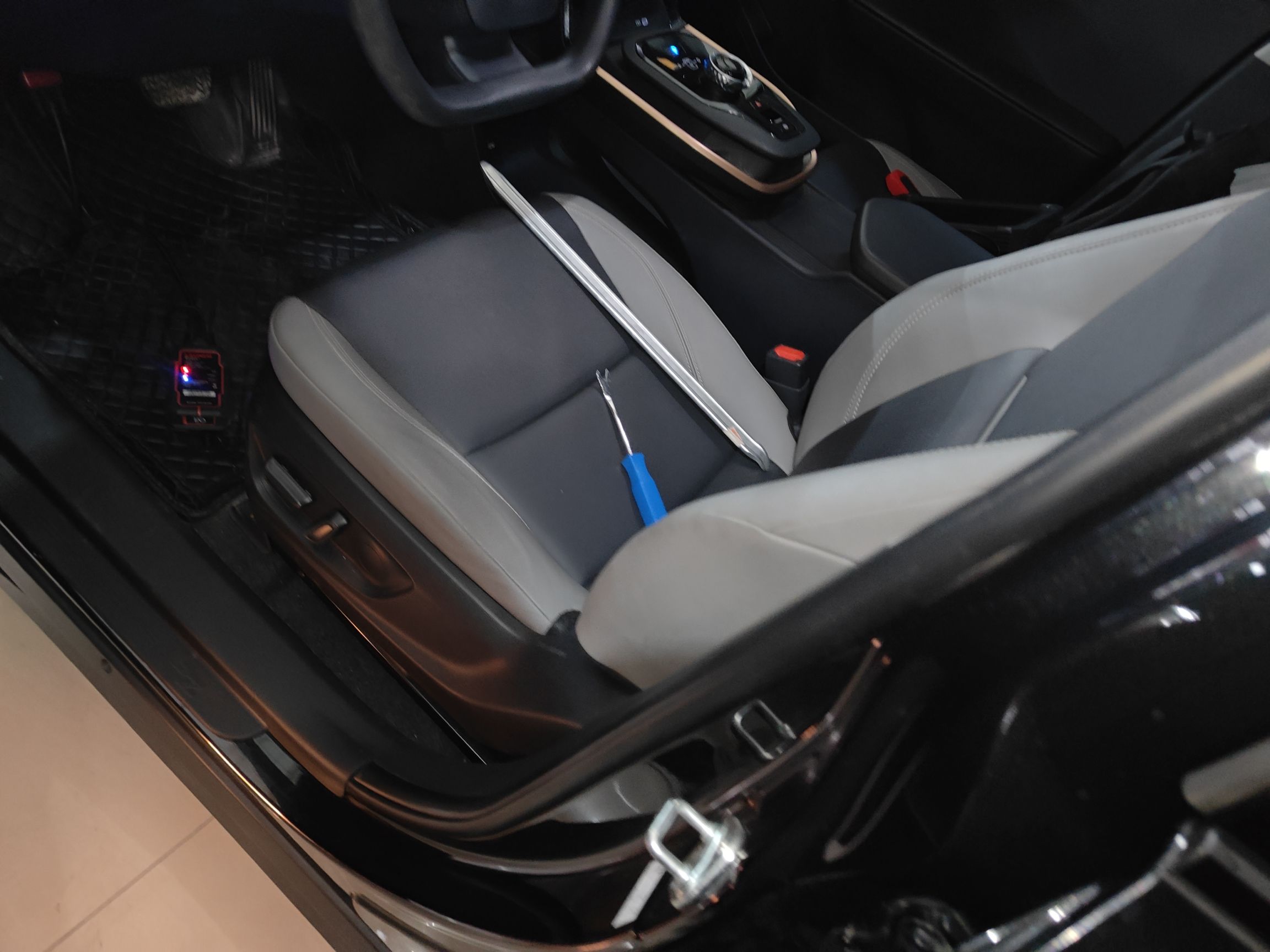 Переднее сиденье в автомобиле