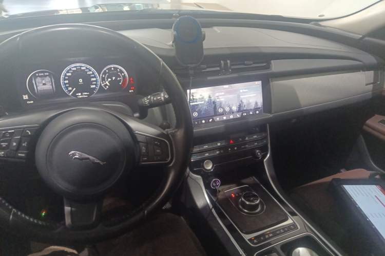 Used Jaguar XFL 2017 XFL 2.0T 240PS Premium Edition
