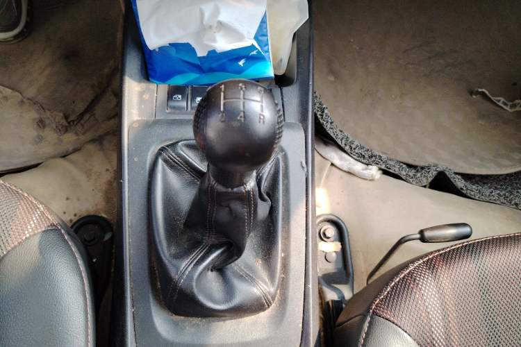 Used Chevrolet Sail 2013 Sedan 1.2L Manual Fashionable Happiness Edition Gear Lever