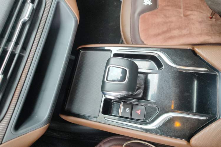 Used Hongqi E-QM5 2021 Online Booking Charging Basic Edition 4 Seats
