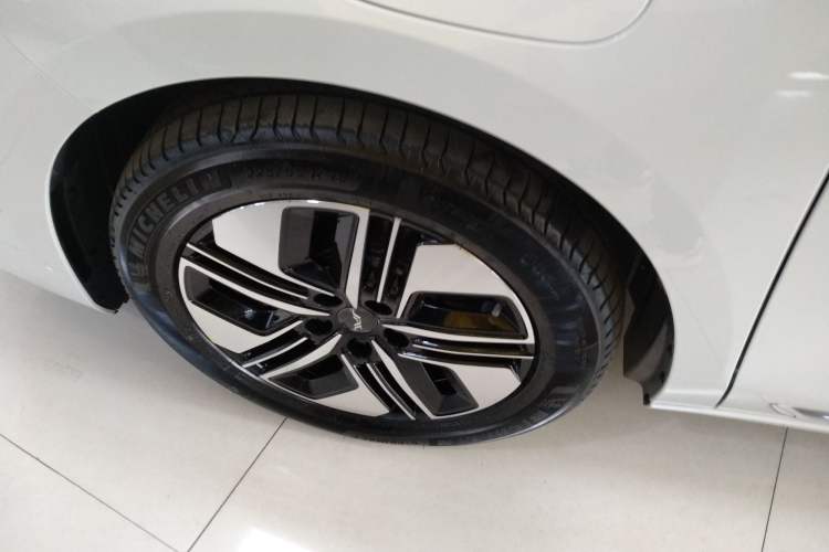 Used JAC Refine RF8 PHEV 2024 Zhiling Edition 1.5T 150KM Prestige Model – Lithium Iron Phosphate Left Front Wheel Hub