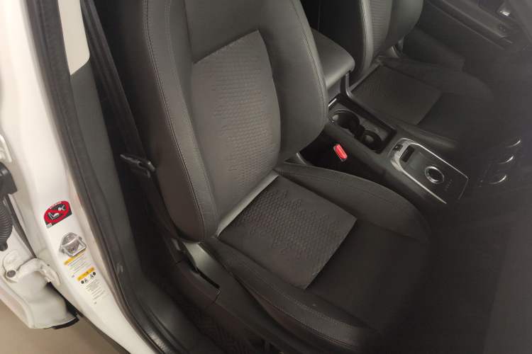 Used Land Rover Discovery Sport 2017 2.0T PURE Right Front Seat