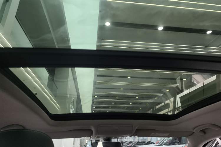 Used Volkswagen Tiguan L 2019 330TSI Automatic Two-Wheel Drive R-Line Flagship Model China VI Standard