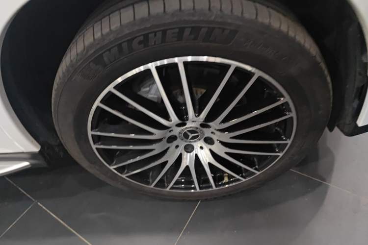 Used Mercedes-Benz GLC 2023 GLC 300 L 4MATIC Luxury 7-Seater Right Front Wheel Hub