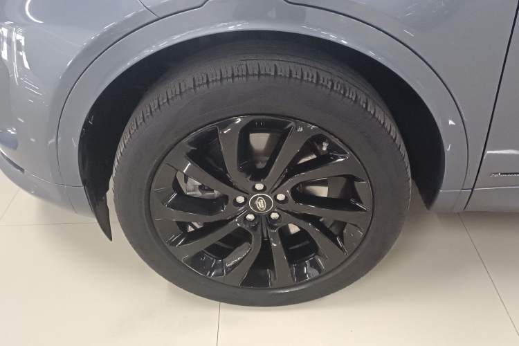 Used Land Rover Discovery Sport 2020 249 PS R-Dynamic Performance Edition Left Front Wheel Hub