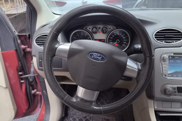 Used Ford Focus 2013 Sedan Classic 1.8L Manual Fashion Edition
