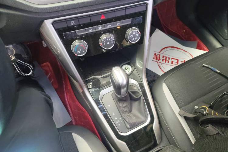 Used Volkswagen T-ROC 2020 230TSI DSG Two-Wheel Drive Advanced Version Gear Lever