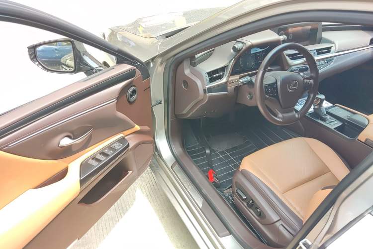 Used Lexus ES 2020 300h Premier Edition Driver Seat