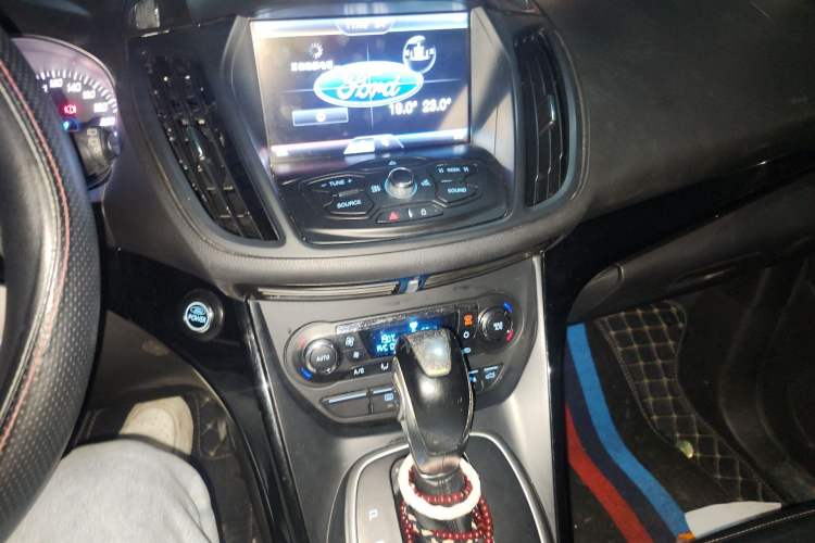 Used Ford Kuga 2013 2.0L GTDi Four-Wheel-Drive Sport Model Audio And AC Panel