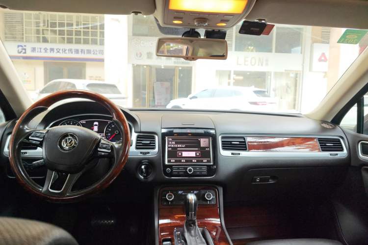 Used Volkswagen Touareg 2011 3.0 TSI Comfort Version
