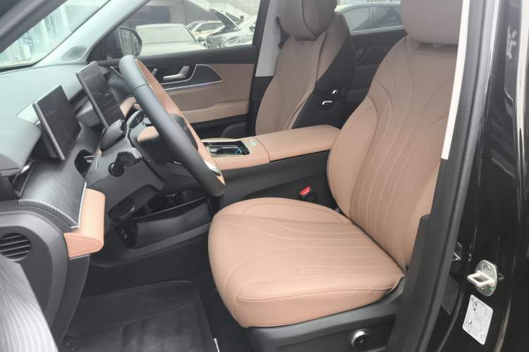 Used Chery Tiggo 8 L 2024 2.0T Two-Wheel Drive Prestige Version 5 Seats
