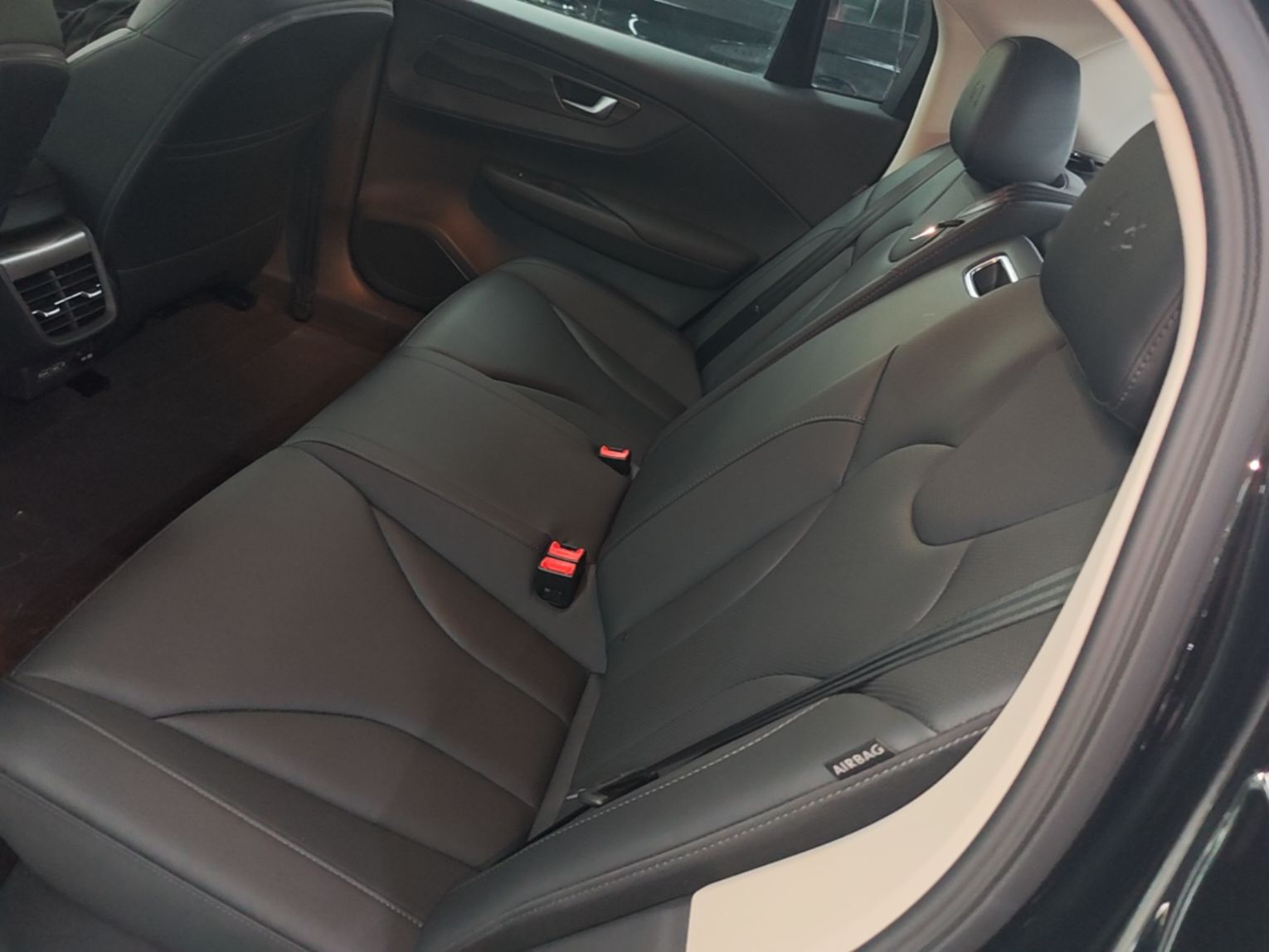 Hongqi E-QM5 2023 Revised Version Basic Travel Edition — снимка 20