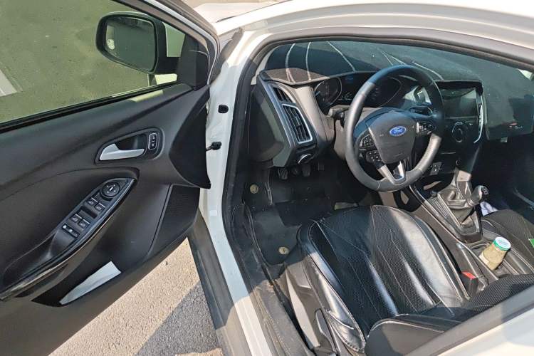 Used Ford Focus 2015 Sedan EcoBoost 125 Manual – Ultra-Style Edition