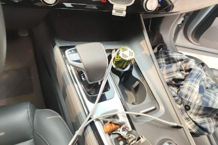 Used Dongfeng Aeolus Huge 2022 Mach Dual-Motor 1.5T MHD Dare-to-Dream Edition Gear Lever