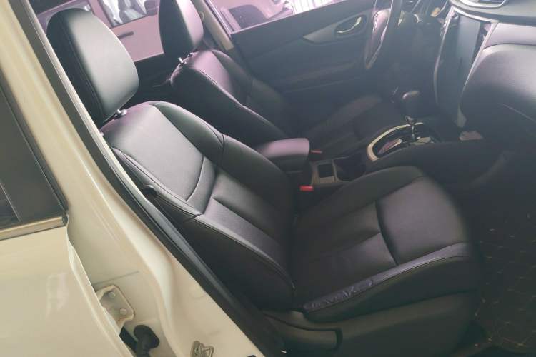 Used Nissan X-Trail 2015 2.0L CVT Comfort MAX Edition 2WD
