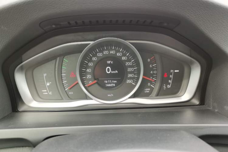 Used Volvo S60 2015 S60L 2.0T Zhiyuan Edition
