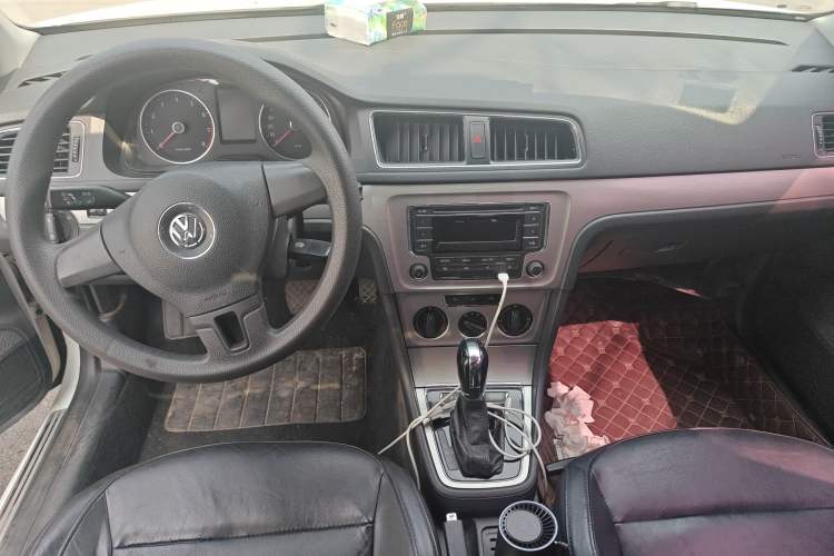 Used Volkswagen Lavida 2013 Restyled Classic 1.6L Automatic Comfort Edition Center Console