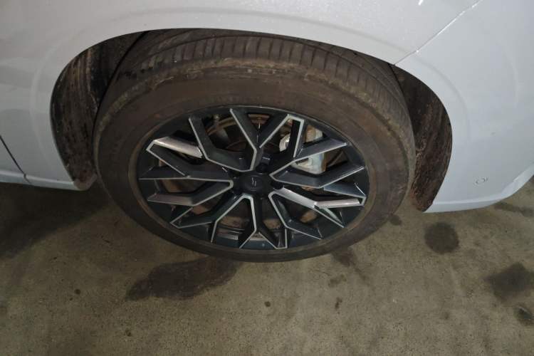 Used CHANGAN OSHAN Z6 New Energy 2023 ZhiDian iDD 150KM Flagship PLUS Smart Parking Edition Right Front Wheel Hub