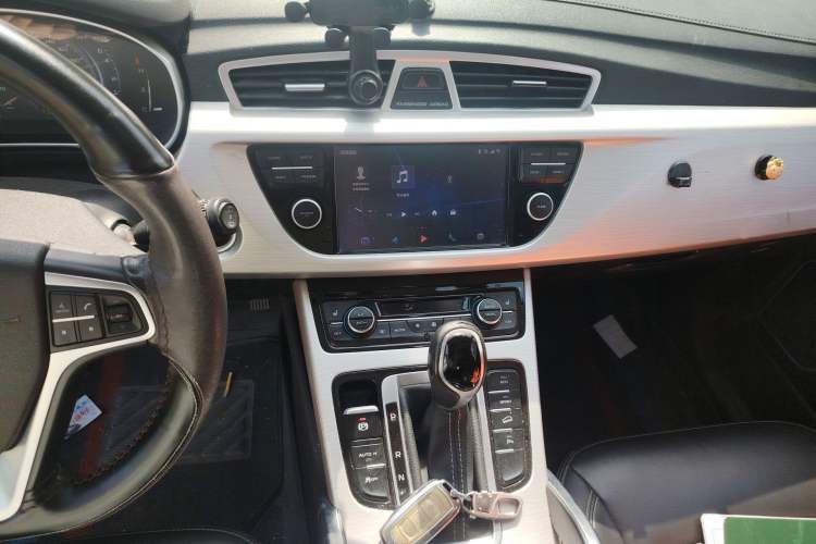 Used Geely Auto Emgrand X7 Sport 2018 Revised Version 1.8TD Automatic Two-Wheel Drive Smart Connectivity 4G-Enabled Edition
