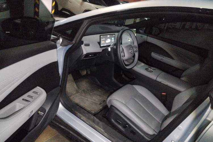 Used Nissan N7 2025 625 Max Driver Seat