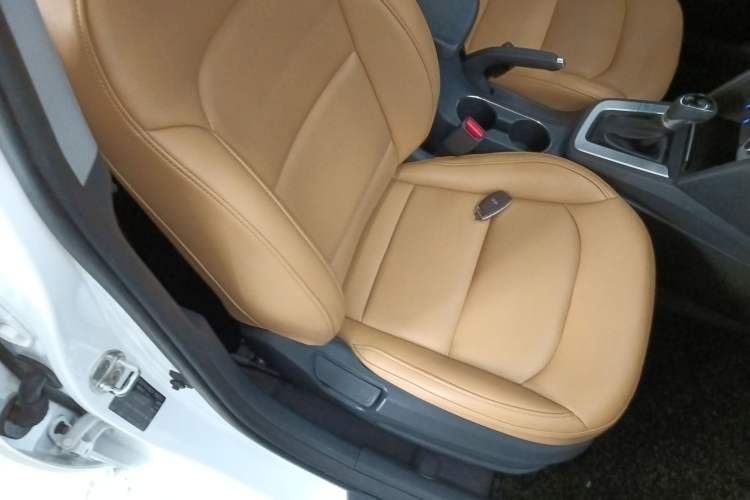 Used Hyundai Elantra (6th Generation / Lingdong) 2016 1.6L Automatic ZhiXuan · Youth Edition
