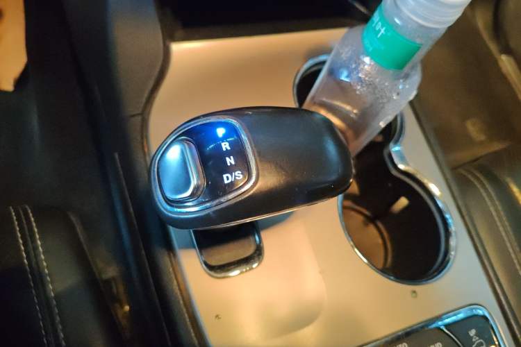 Used Jeep Grand Cherokee 2014 3.6L Elite Navigation Edition Gear Lever