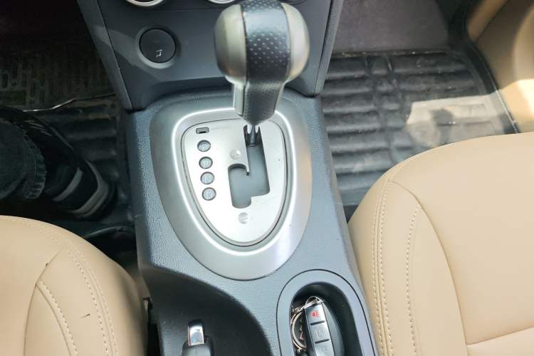 Used Nissan Qashqai 2011 2.0 XV Lea CVT 2WD Gear Lever