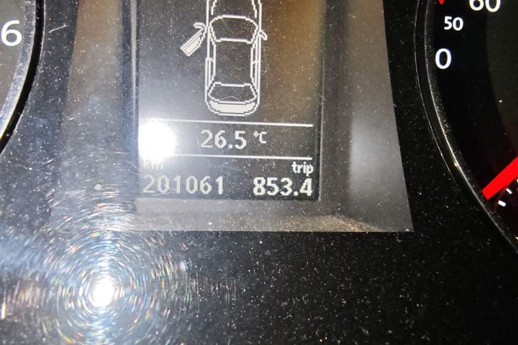 Used Volkswagen Magotan 2013 1.8TSI Luxury Model Odometer Close Up